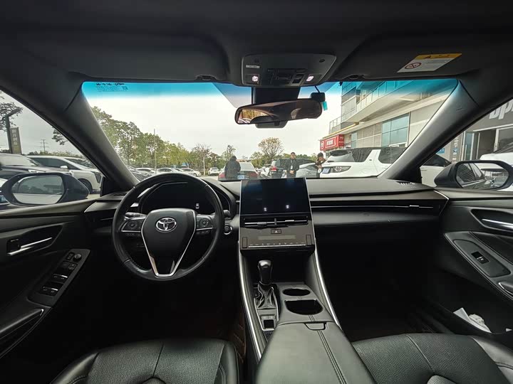 Photo 6 - Toyota Avalon