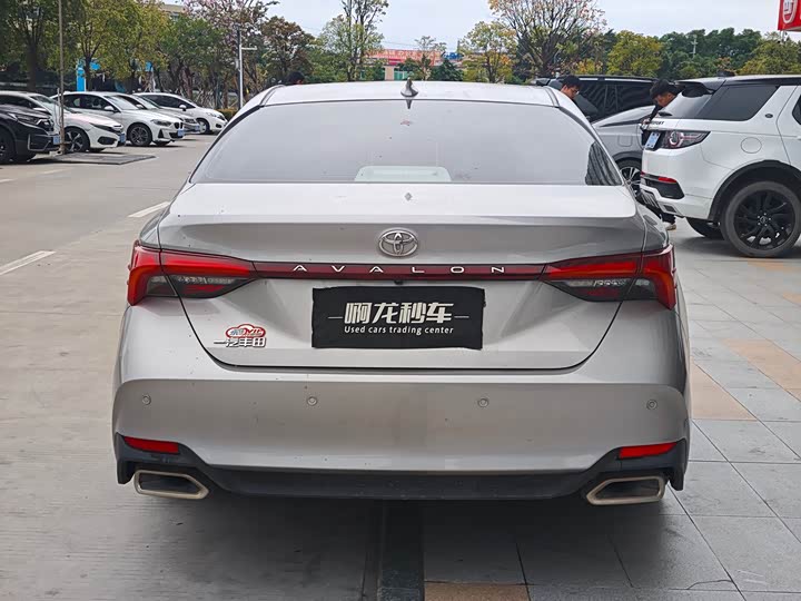 Photo 8 - Toyota Avalon