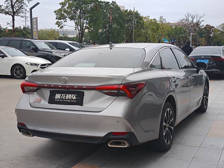 Photo 9 - Toyota Avalon