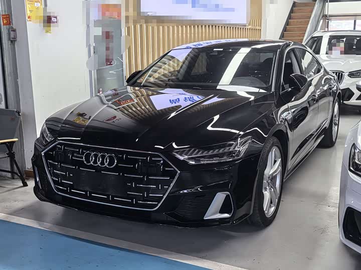 Фото 1 - Audi A7L