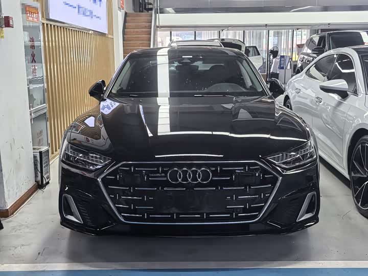 Фото 2 - Audi A7L