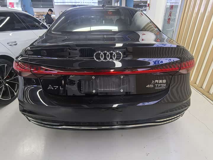 Фото 5 - Audi A7L