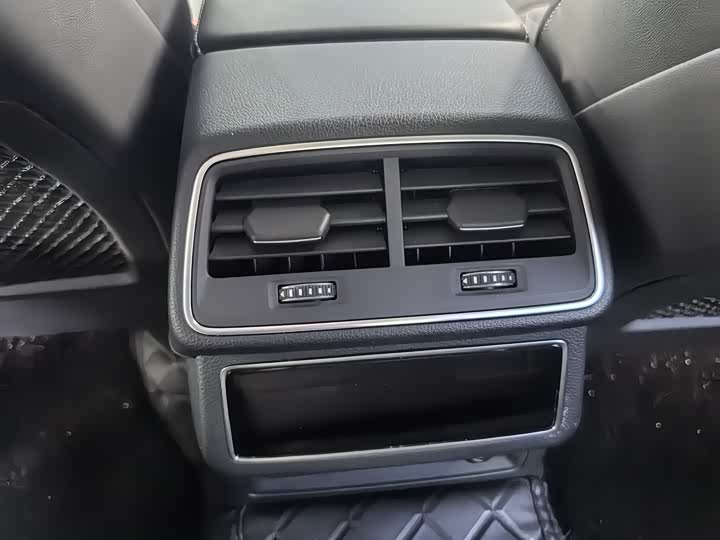 Фото 7 - Audi A7L