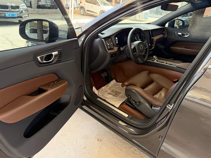 Фото 2 - Volvo XC60