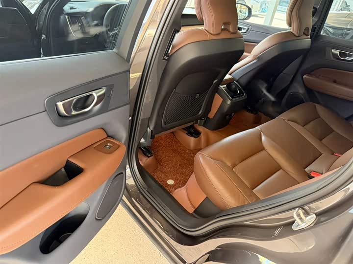 Фото 3 - Volvo XC60