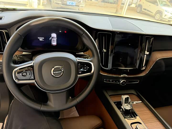 Фото 5 - Volvo XC60