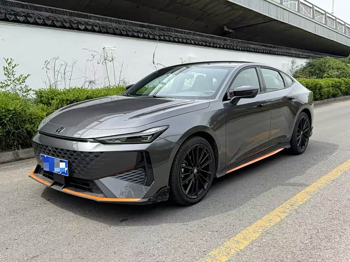 Фото 1 - Changan UNI-V