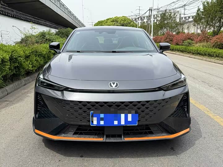 Фото 2 - Changan UNI-V