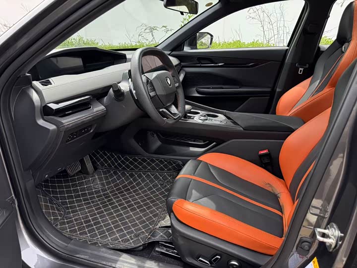 Фото 8 - Changan UNI-V