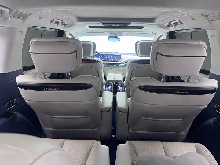 Photo 9 - Buick GL8 Century