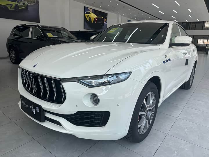 Фото 1 - Maserati Levante
