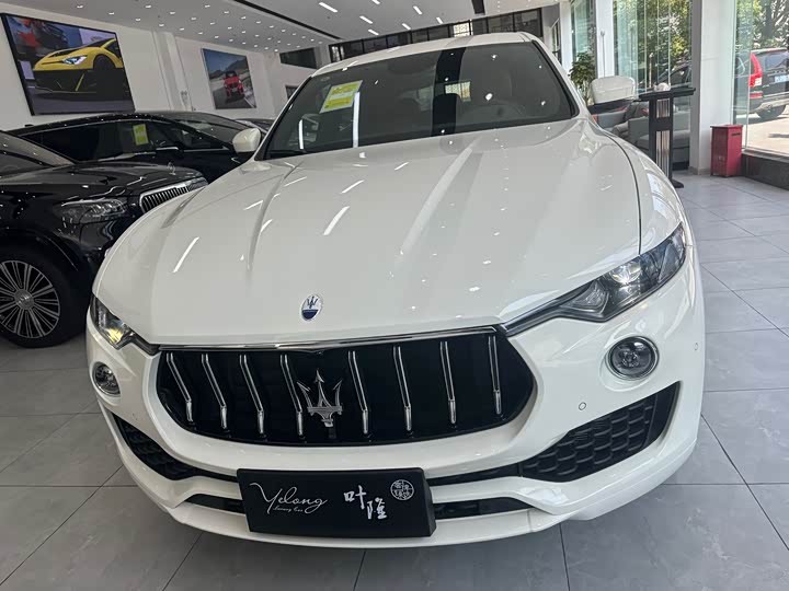 Фото 2 - Maserati Levante