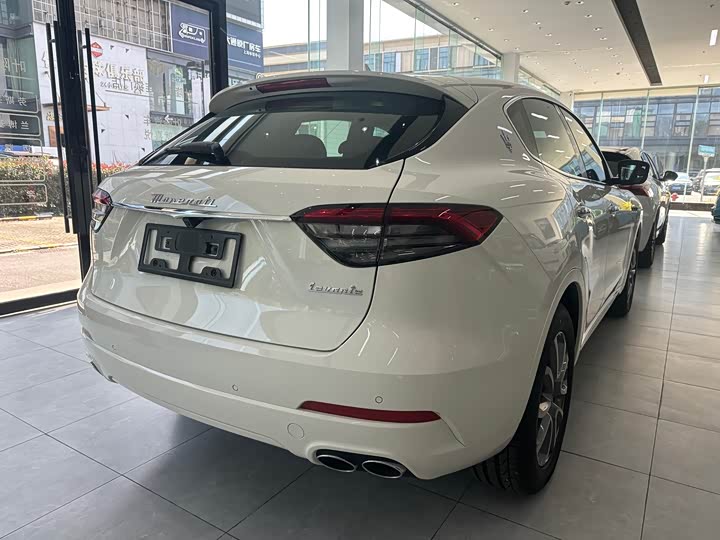 Фото 4 - Maserati Levante