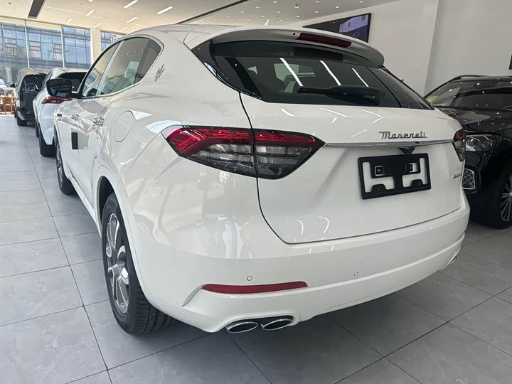 Фото 6 - Maserati Levante