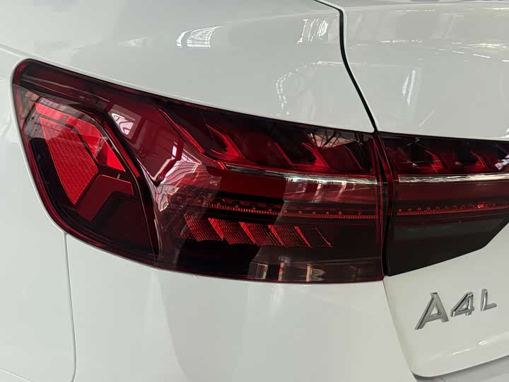 Фото 6 - Audi A4L