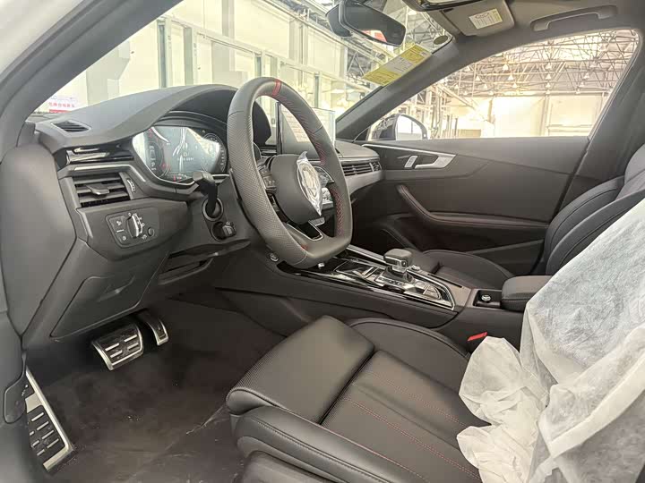 Фото 8 - Audi A4L