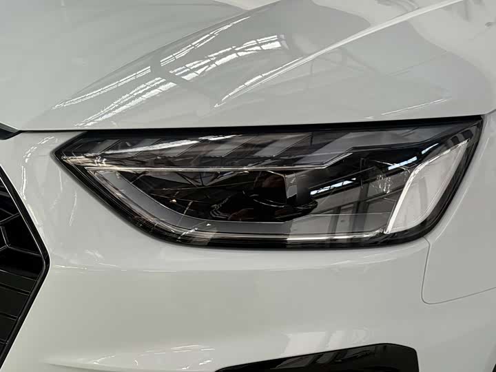 Фото 9 - Audi A4L