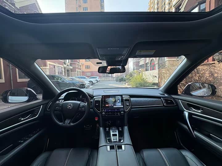 Фото 6 - Honda UR-V