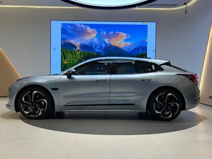 Фото 3 - Zeekr 001