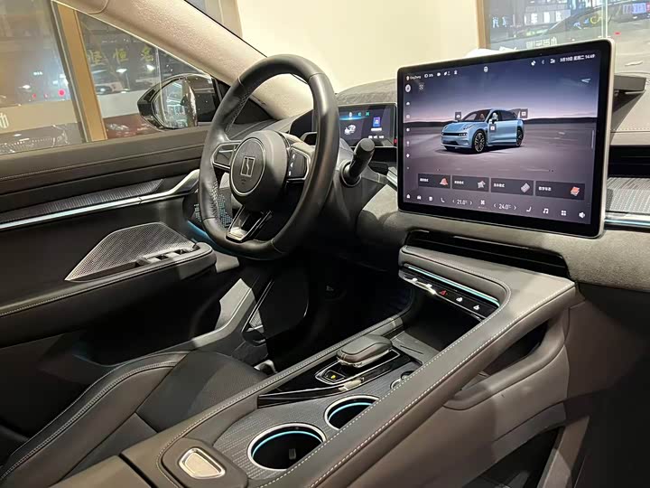 Фото 7 - Zeekr 001