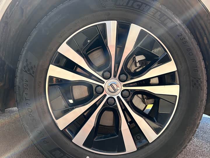 Photo 5 - Volvo XC60