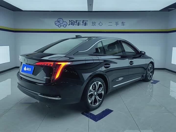 Фото 3 - Hongqi E-QM5
