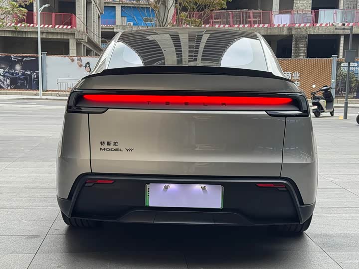 Фото 9 - Tesla Model Y