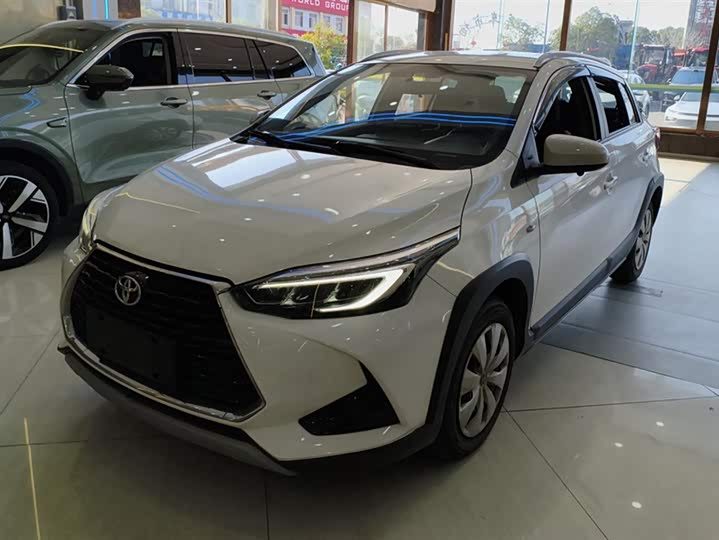 Photo 1 - Toyota Yaris L Hatchback