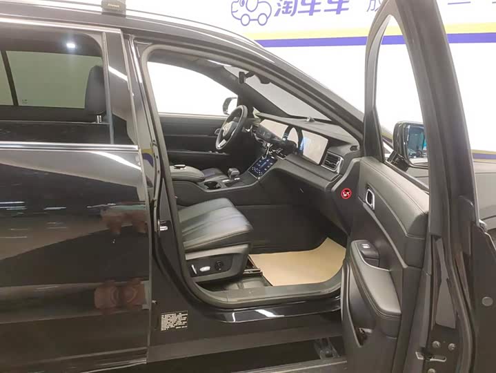 Фото 8 - LiXiang One