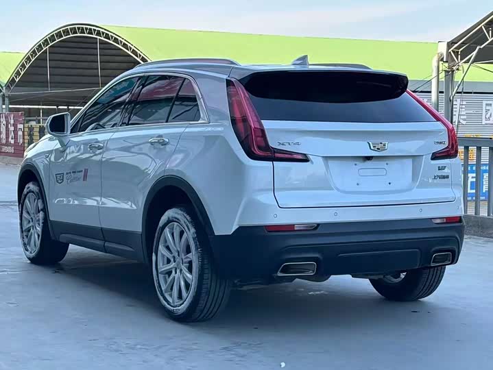 Фото 4 - Cadillac XT4