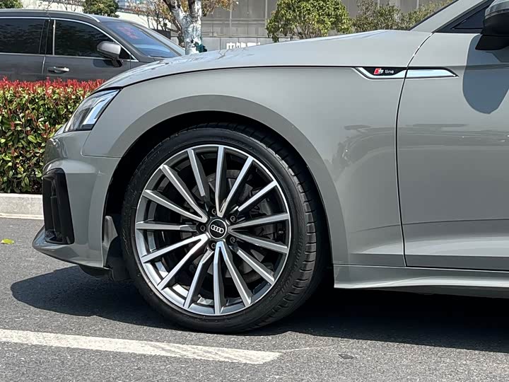 Фото 9 - Audi A5