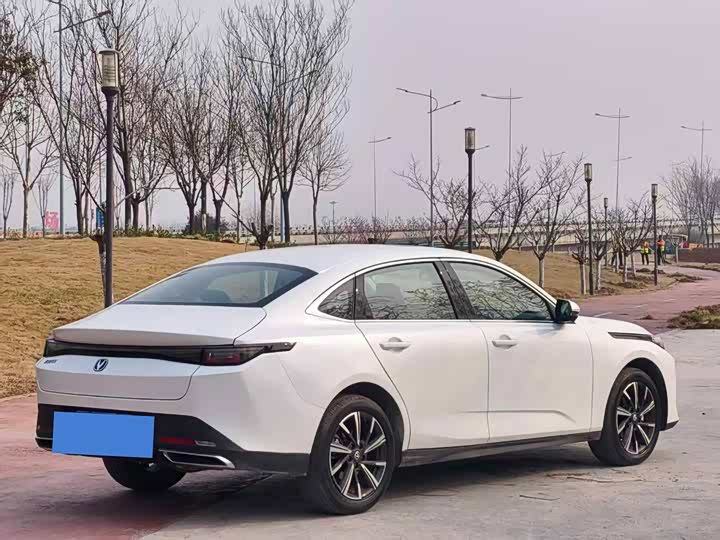 Фото 6 - Changan Eado Plus
