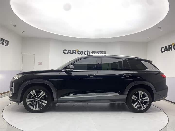 Фото 8 - Audi Q6