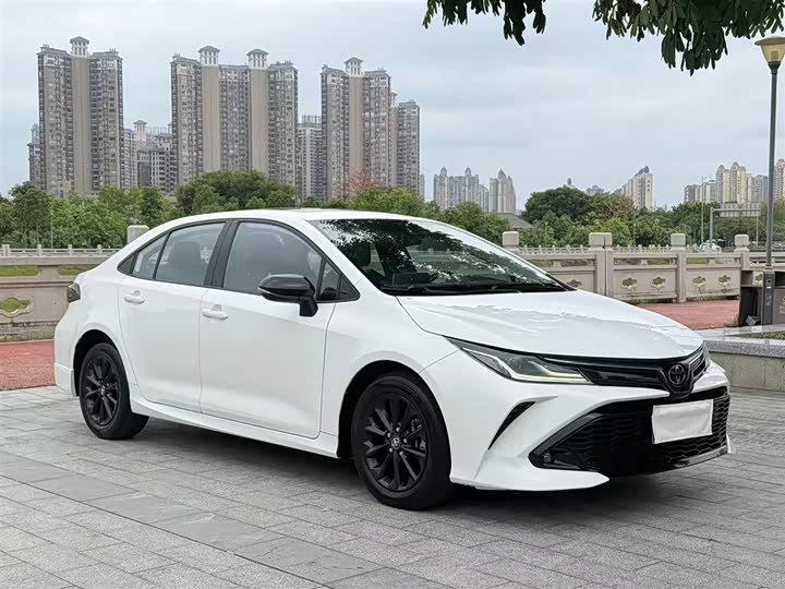 Фото 2 - Toyota Corolla