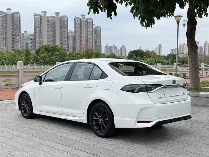 Фото 6 - Toyota Corolla