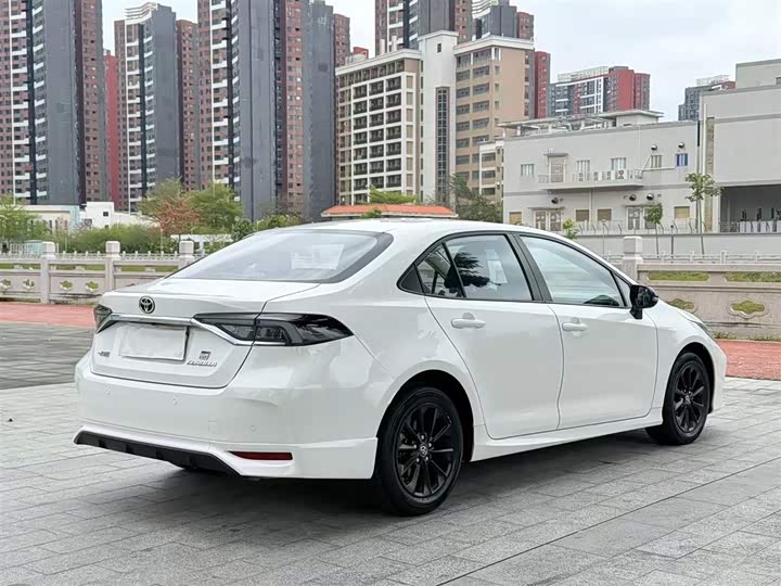 Фото 7 - Toyota Corolla