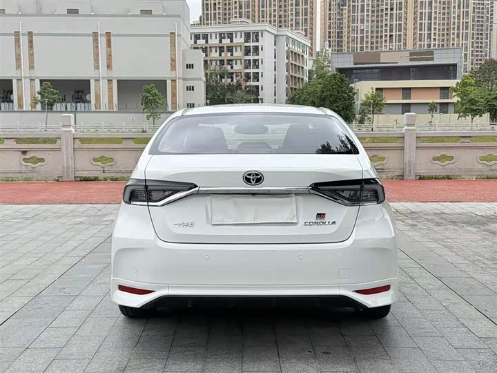 Фото 9 - Toyota Corolla