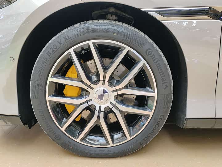 Photo 5 - Denza Z9GT