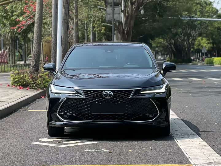Photo 5 - Toyota Avalon