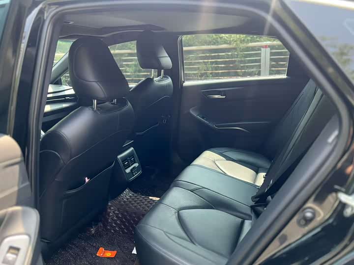 Photo 6 - Toyota Avalon