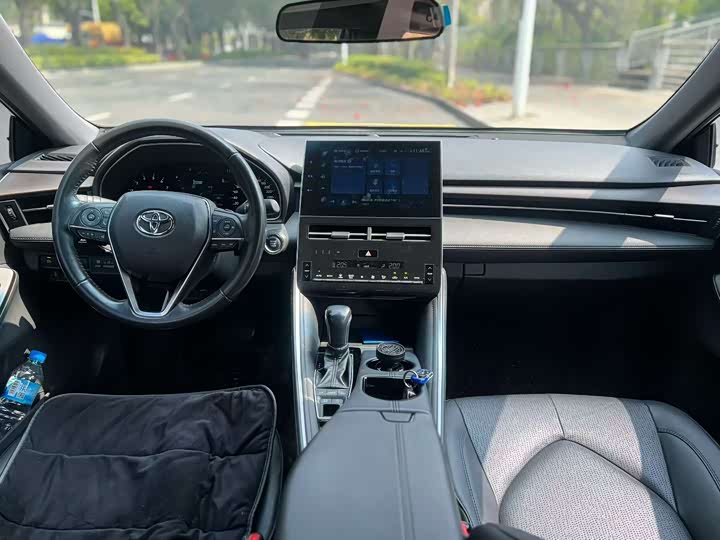 Photo 7 - Toyota Avalon