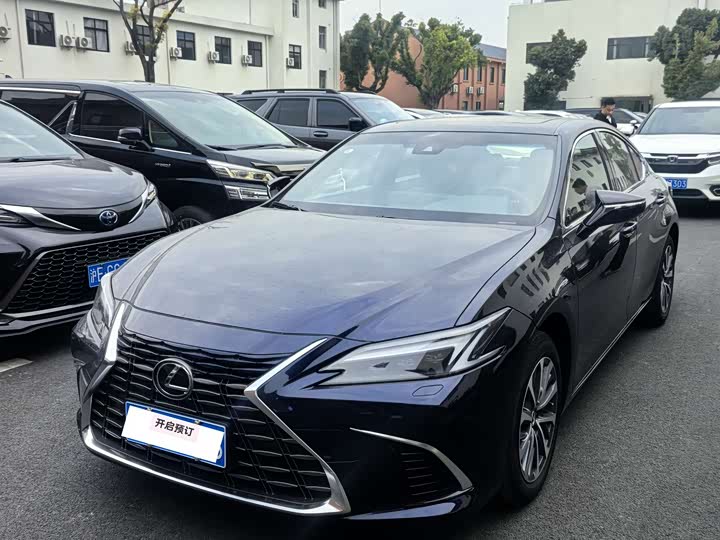 Фото 2 - Lexus ES