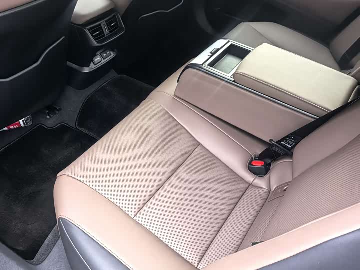 Фото 5 - Lexus ES