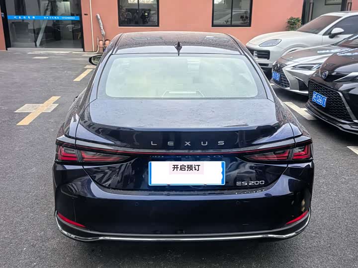 Фото 8 - Lexus ES