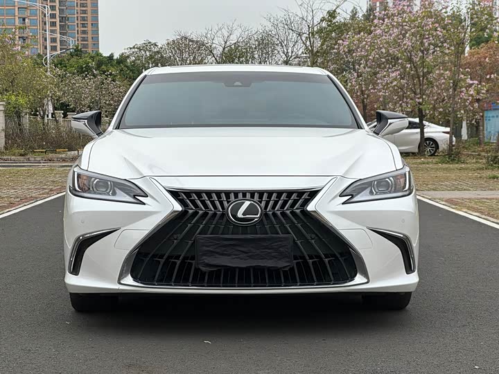 Фото 2 - Lexus ES