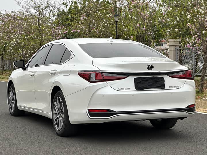 Фото 4 - Lexus ES