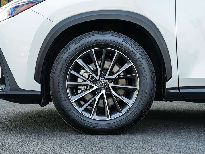 Фото 7 - Lexus NX