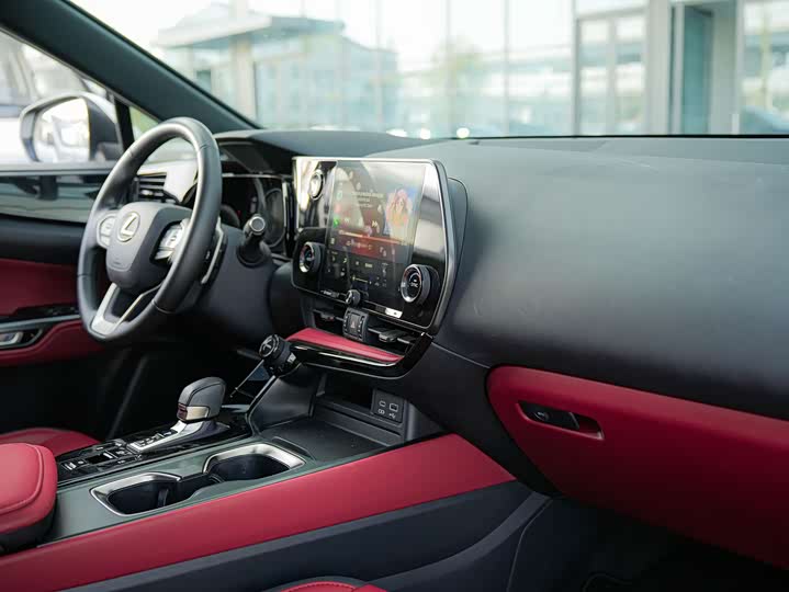 Фото 9 - Lexus NX