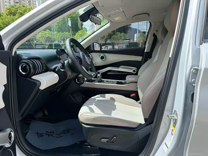 Фото 4 - BYD Yuan Plus