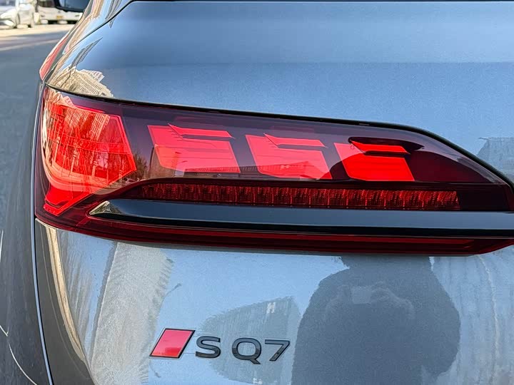 Фото 9 - Audi SQ7